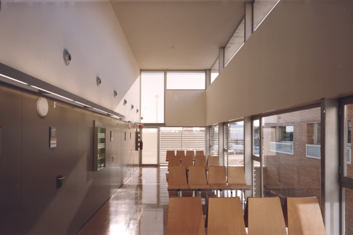 CENTRE D’ASSISTÈNCIA PRIMÀRIA. C.A.P. VINYETS. SANT BOI DE LLOBREGAT (2002)
