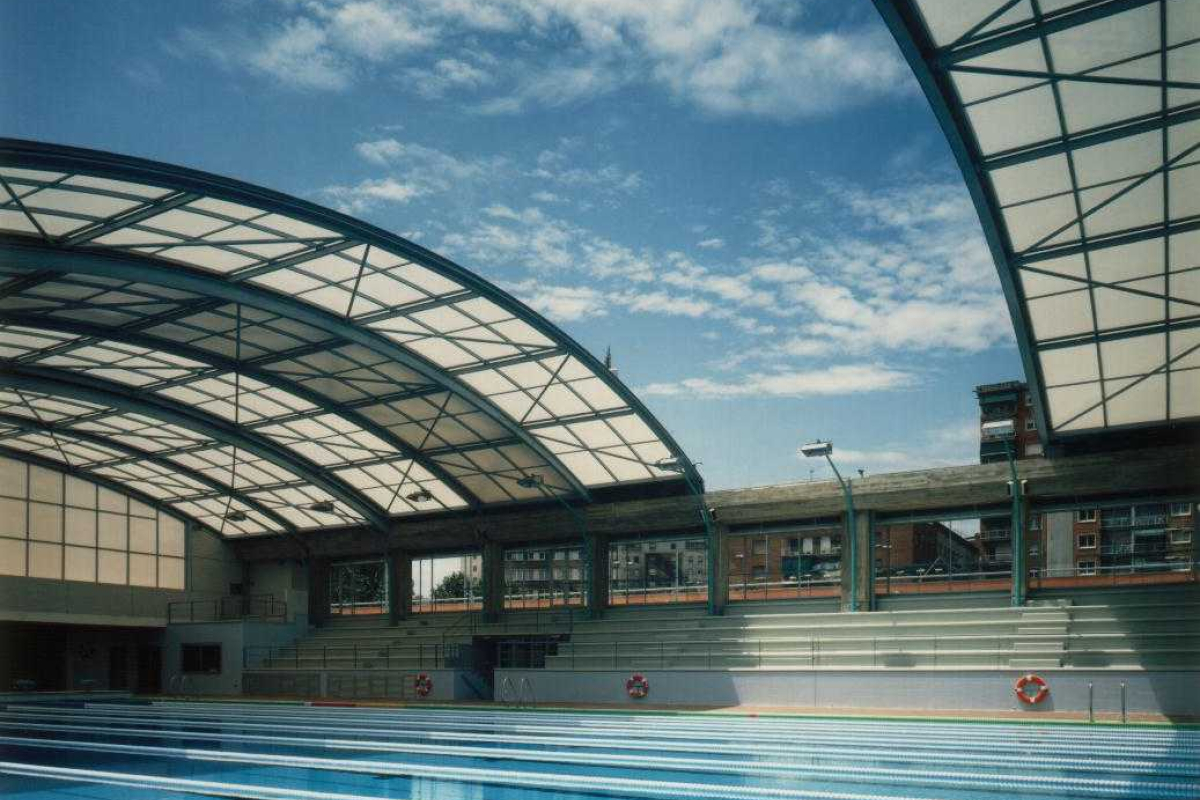 Piscina Olímpica con cubierta retráctil del Club Natación St. Andreu, Barcelona
