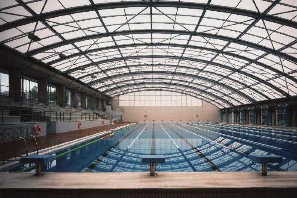 Piscina Olímpica con cubierta retráctil del Club Natación St. Andreu, Barcelona