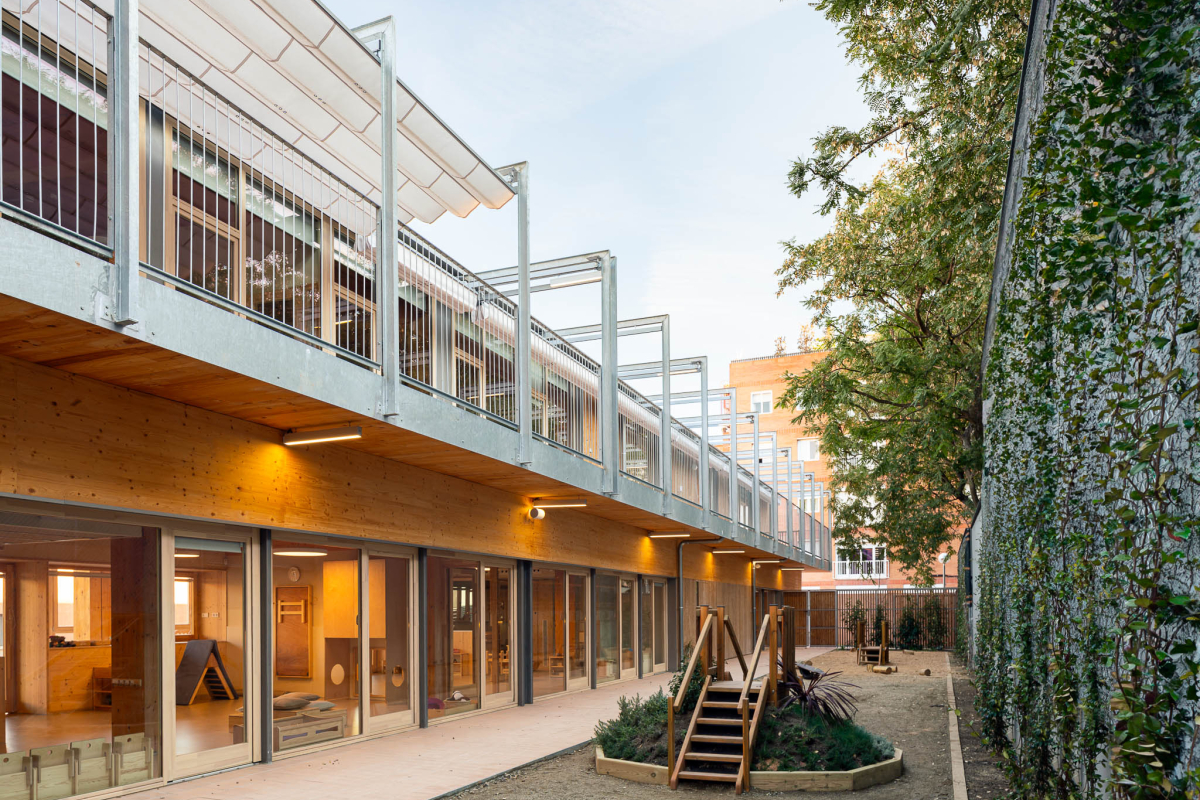 Guardería municipal y espacio familiar "LA TEIXONERA"